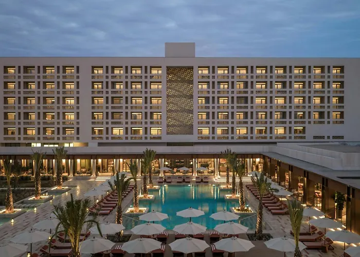 호텔 The Landmark Nicosia, Autograph Collection 5*