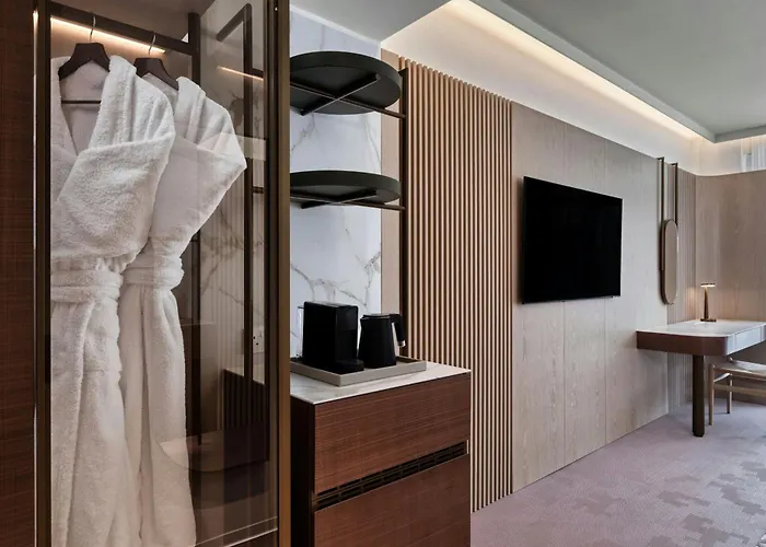 The Landmark Nicosia, Autograph Collection 5*