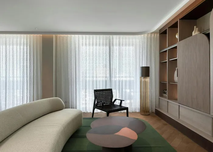 호텔 The Landmark Nicosia, Autograph Collection 5*