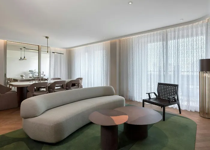 The Landmark Nicosia, Autograph Collection 호텔